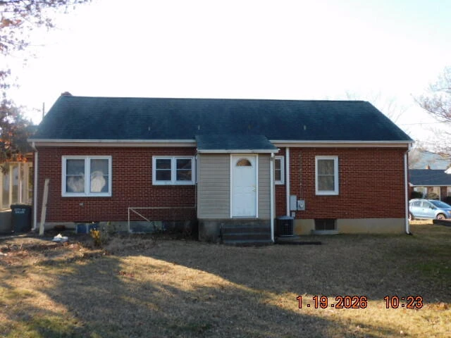 911 LOGAN ST - Photo 5