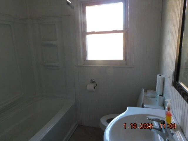 911 LOGAN ST - Photo 8