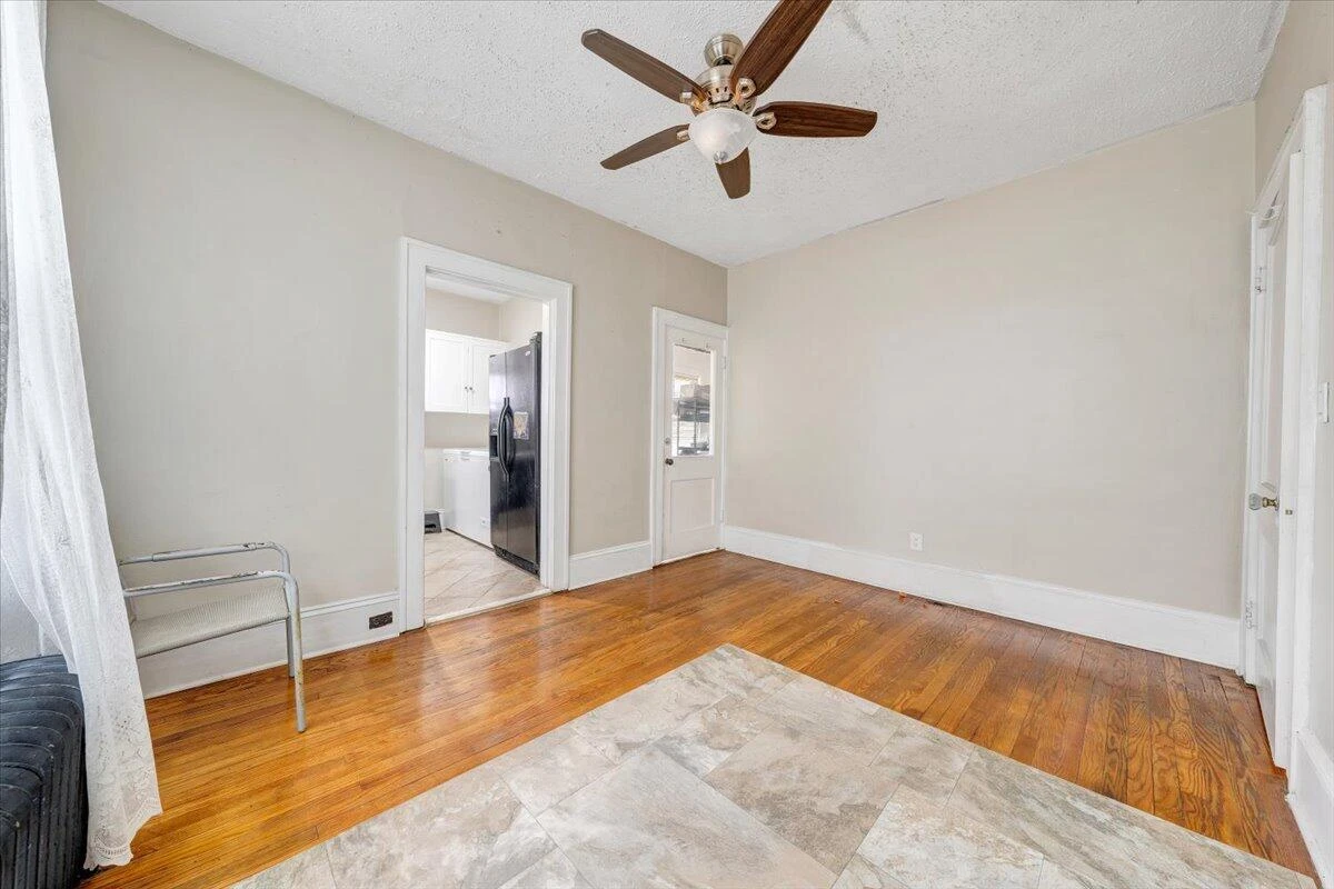 715 Highland AVE - Photo 13