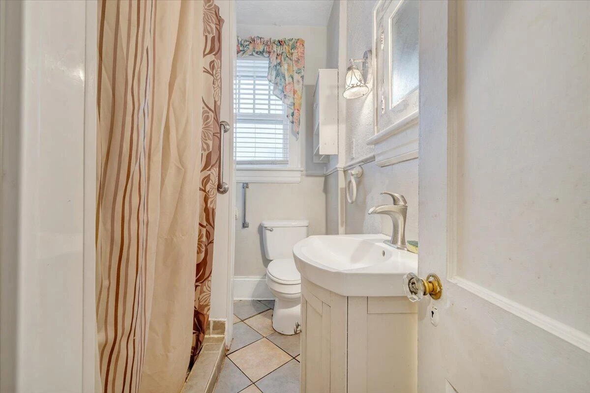 715 Highland AVE - Photo 17