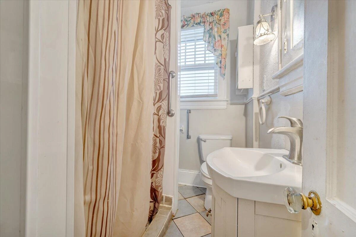 715 Highland AVE - Photo 18