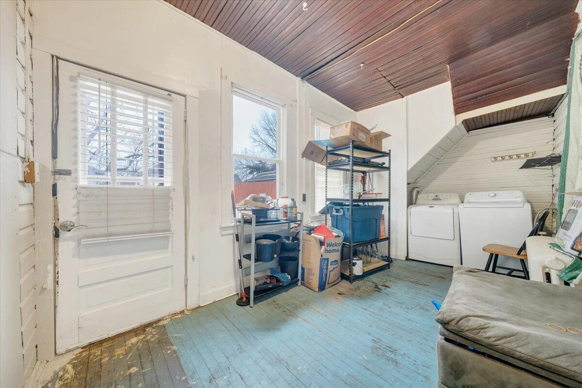 715 Highland AVE - Photo 19