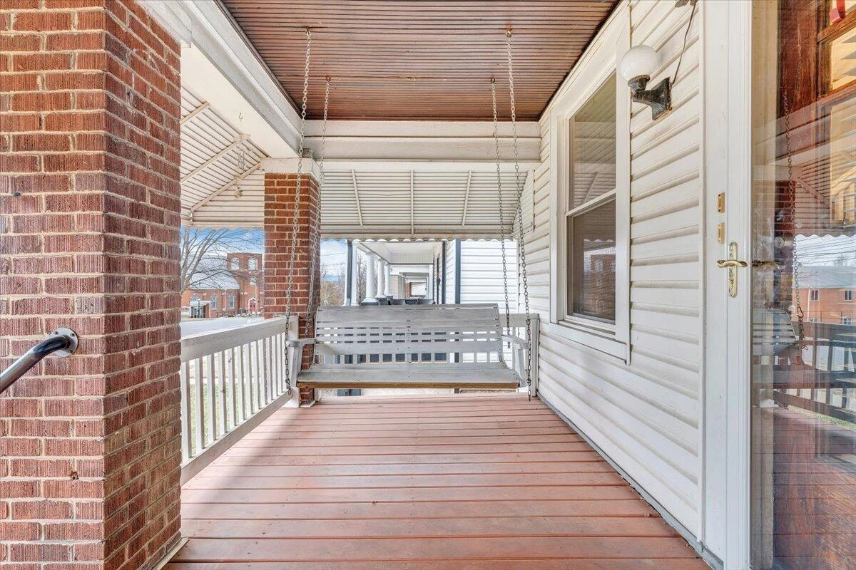 715 Highland AVE - Photo 3