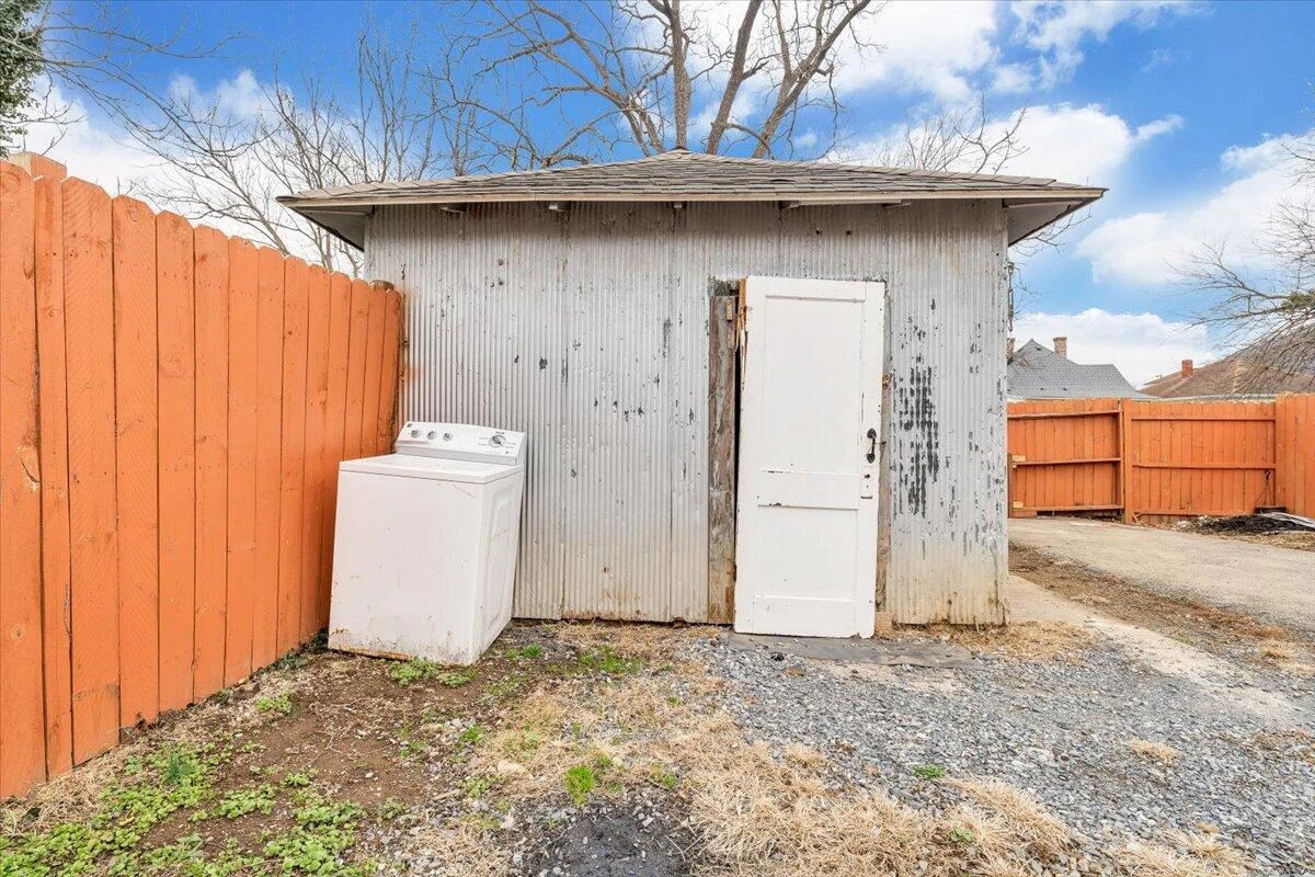 715 Highland AVE - Photo 42