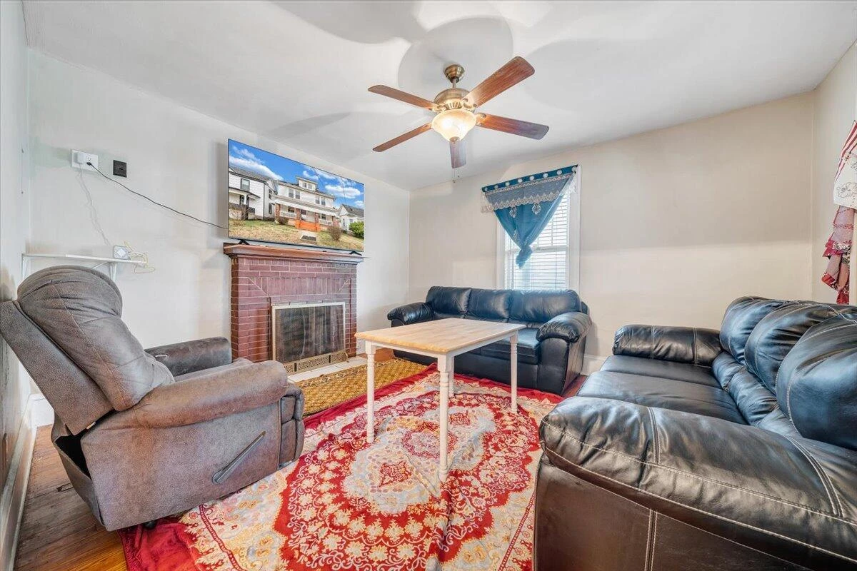 715 Highland AVE - Photo 7