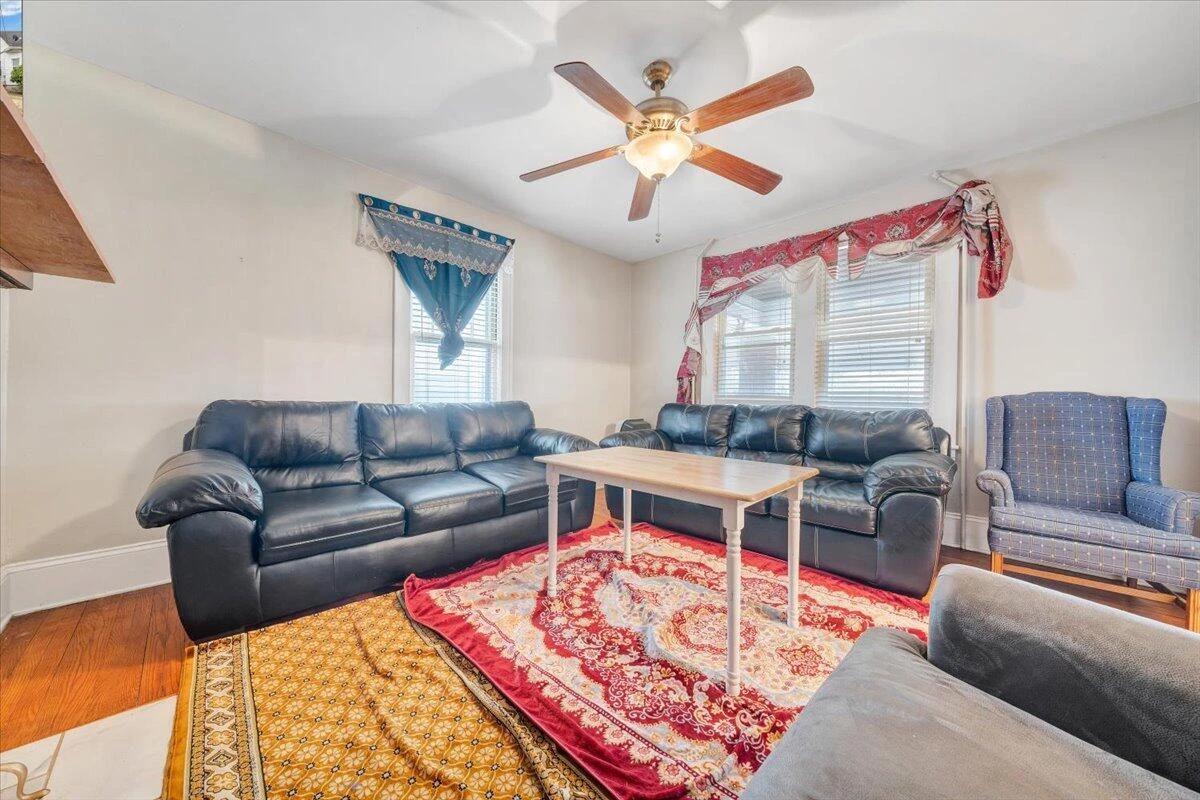 715 Highland AVE - Photo 9