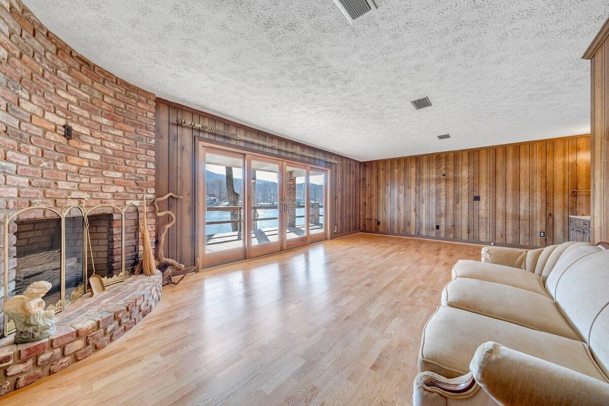 188 Hardy CT - Photo 36