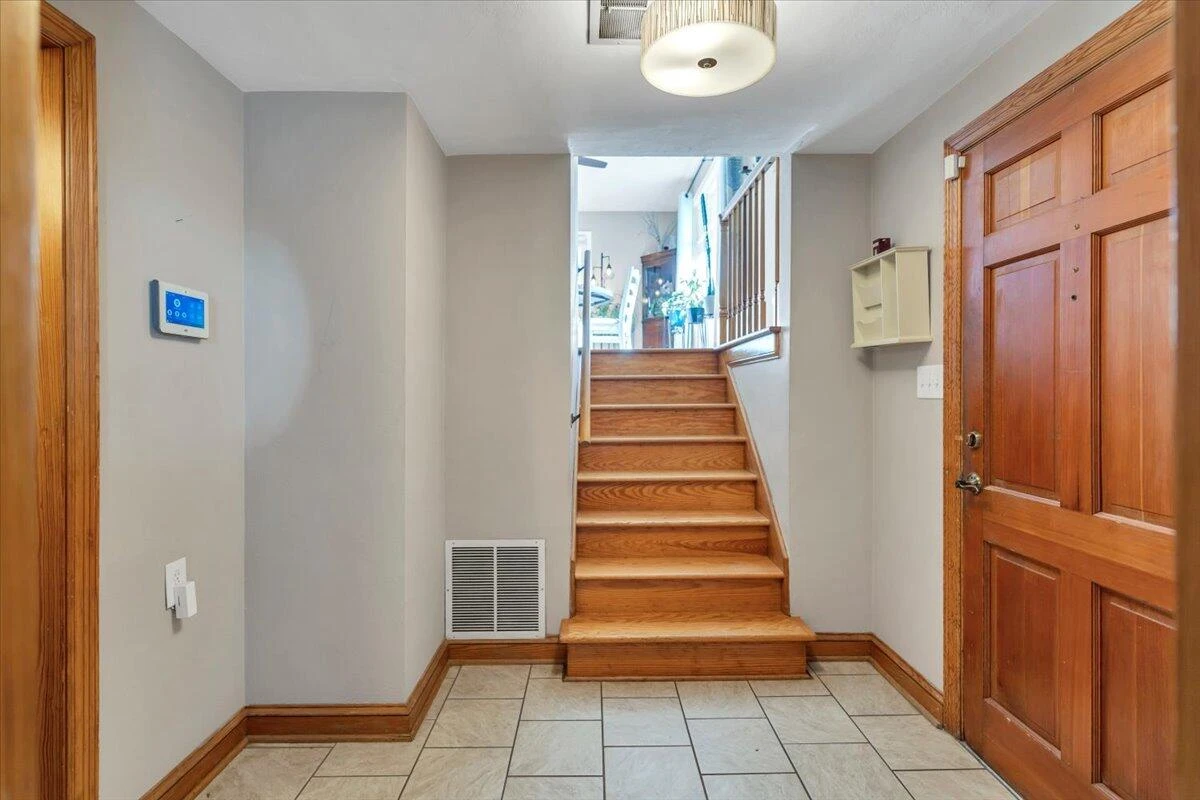 1511 Carrollton AVE - Photo 2