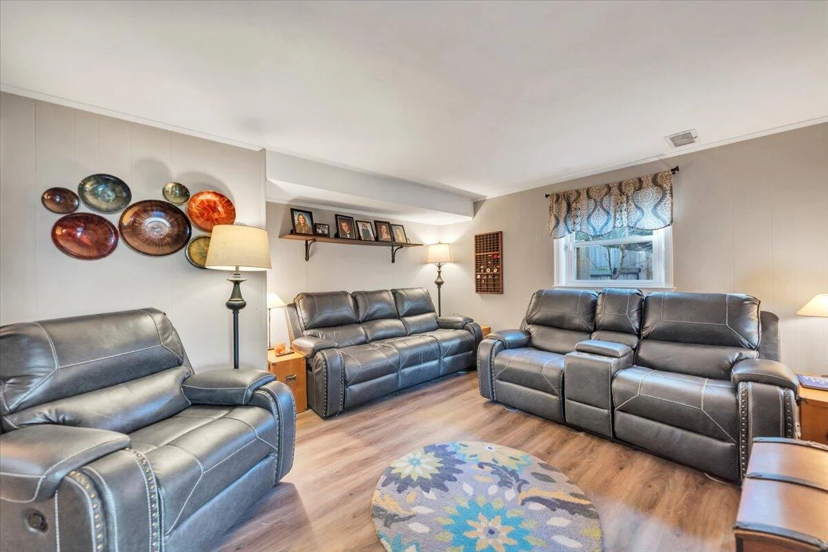 1511 Carrollton AVE - Photo 3