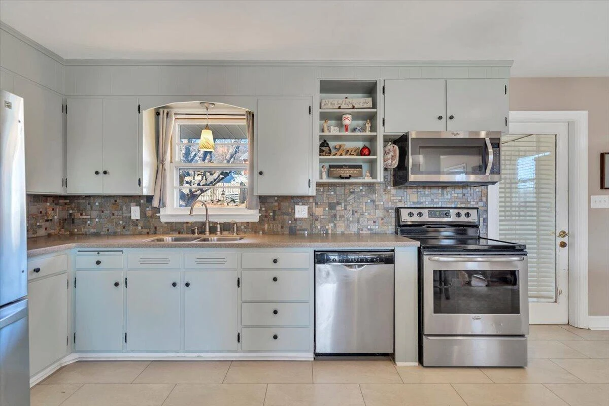 1511 Carrollton AVE - Photo 32