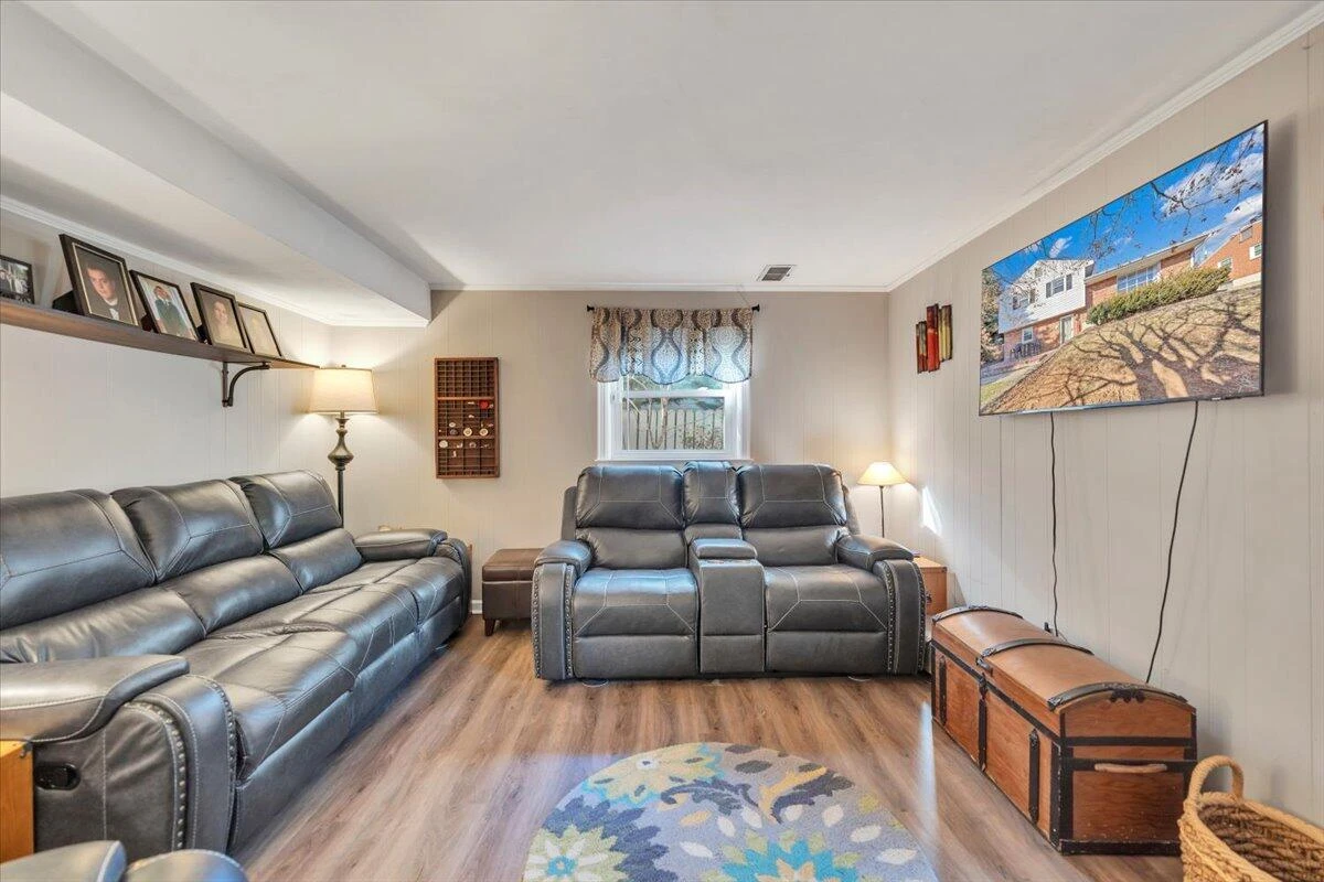 1511 Carrollton AVE - Photo 4