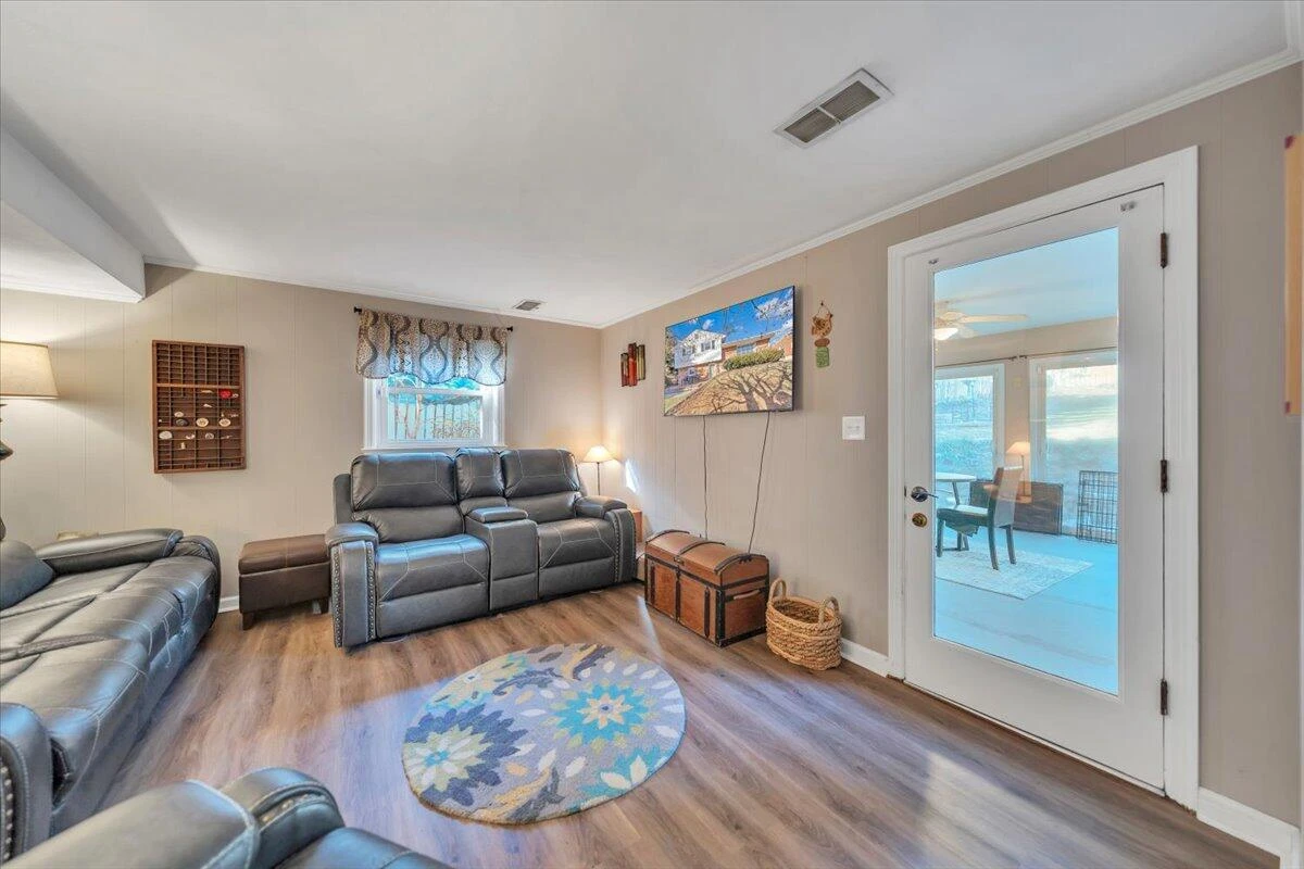 1511 Carrollton AVE - Photo 5