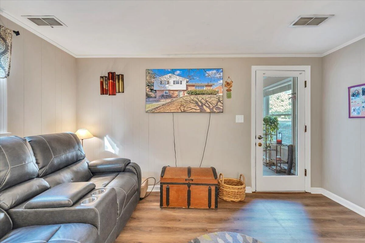 1511 Carrollton AVE - Photo 6