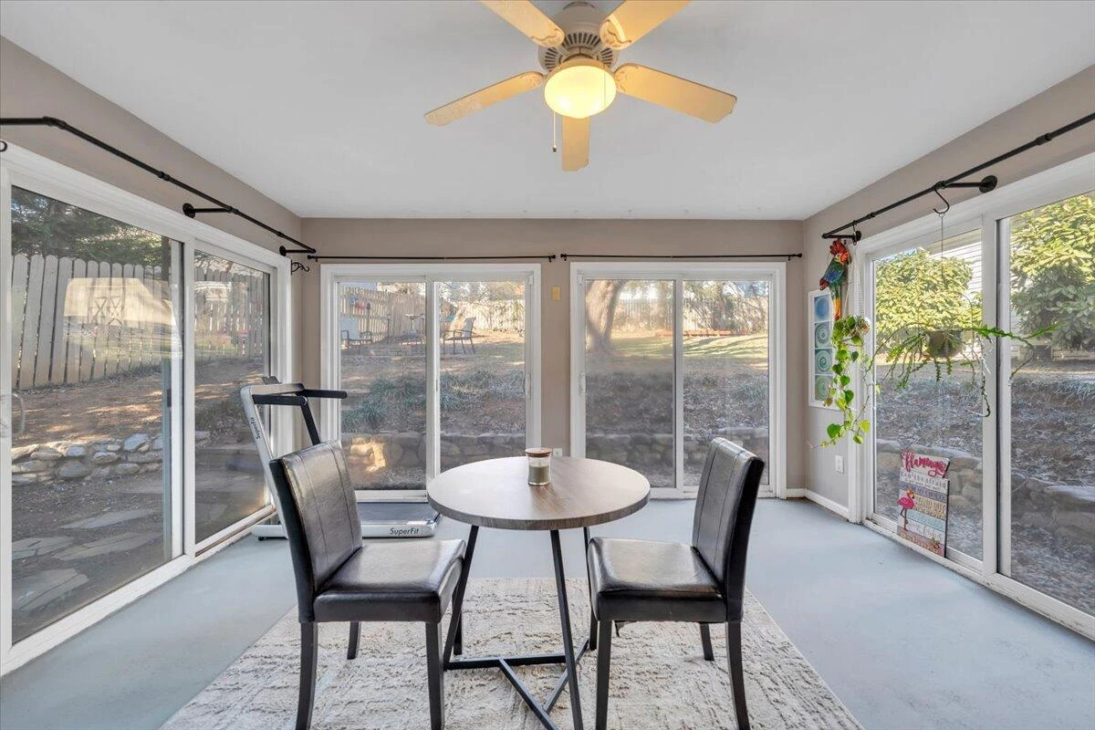 1511 Carrollton AVE - Photo 8