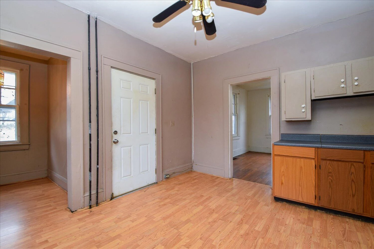 915 Lafayette BLVD - Photo 11