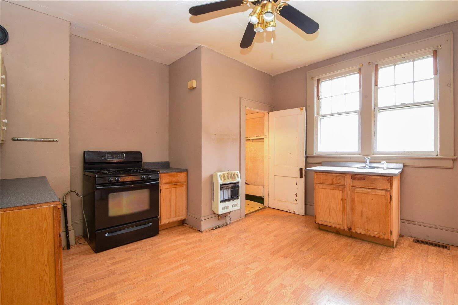 915 Lafayette BLVD - Photo 12