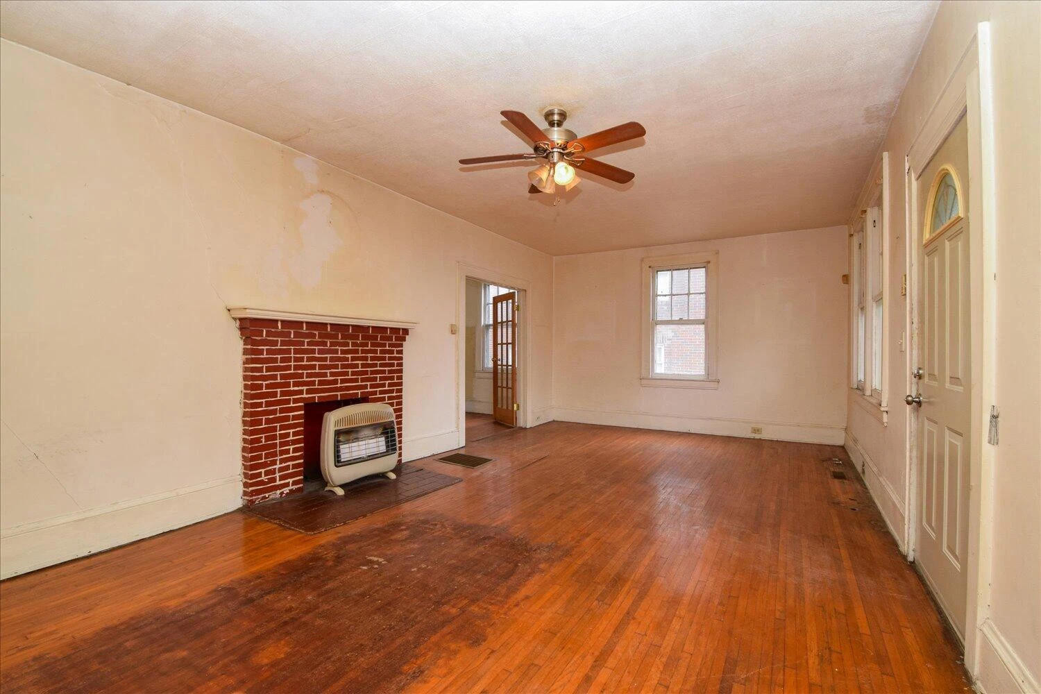 915 Lafayette BLVD - Photo 5