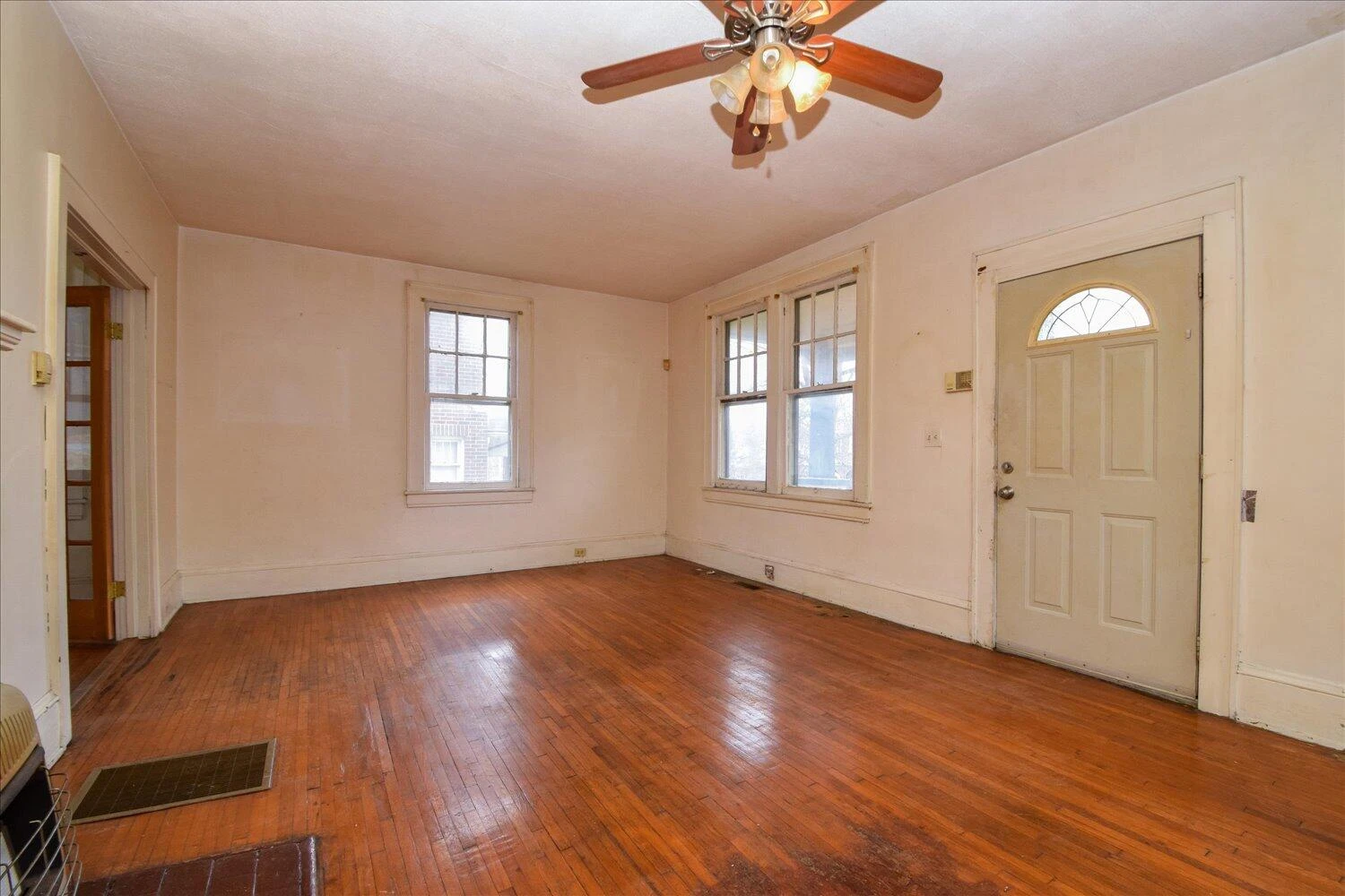 915 Lafayette BLVD - Photo 6