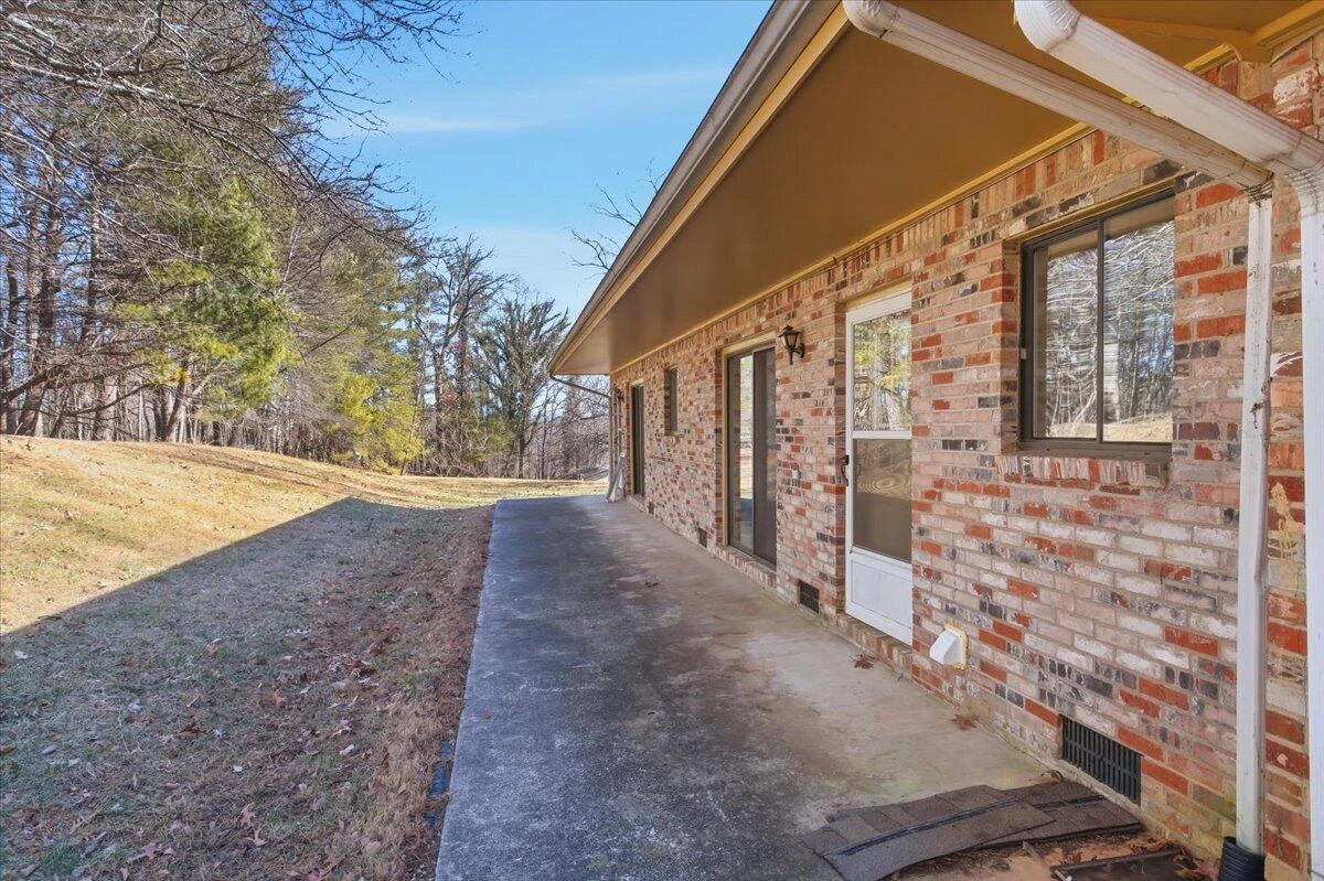5885 Bent Mountain RD - Photo 41