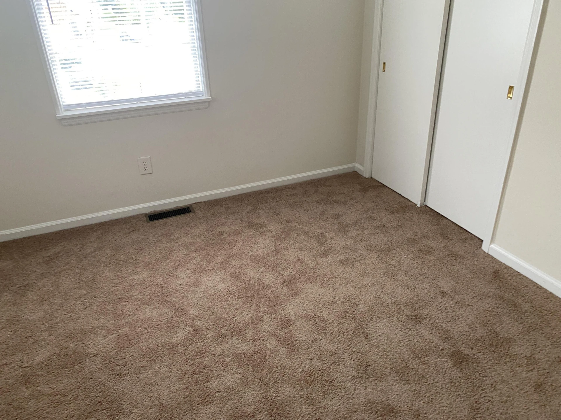 330 Maddock AVE - Photo 15