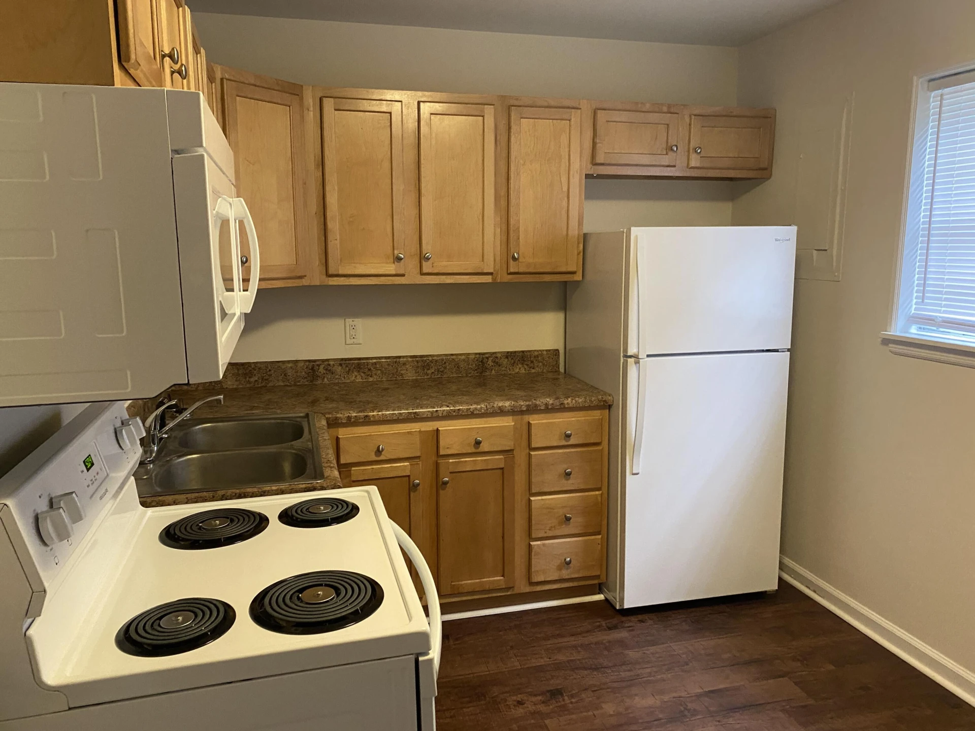 330 Maddock AVE - Photo 22