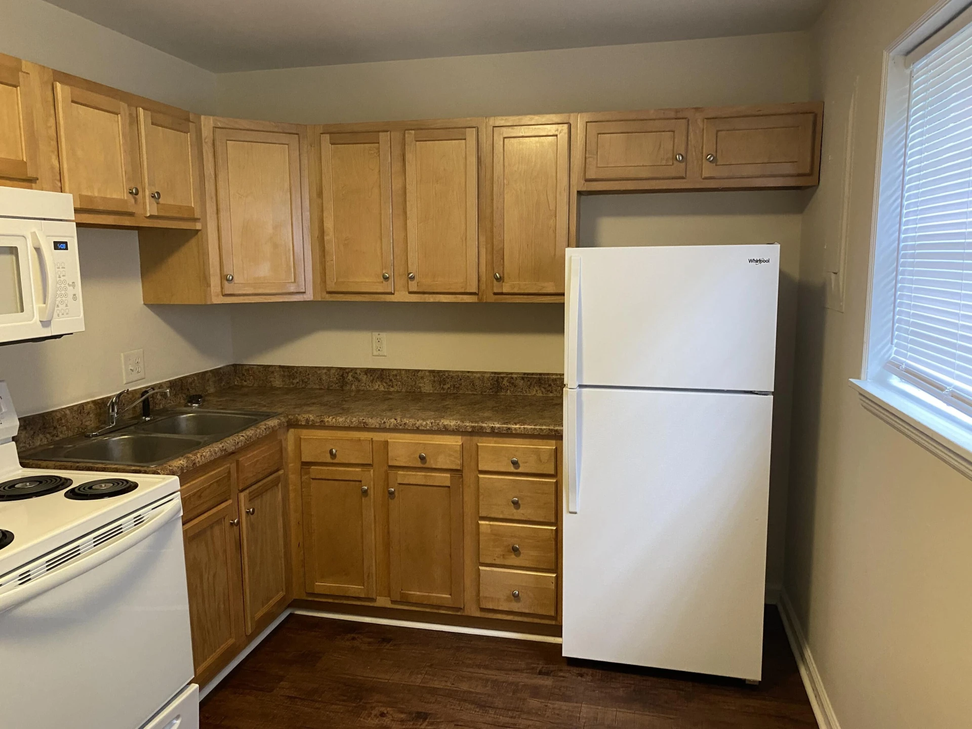 330 Maddock AVE - Photo 23