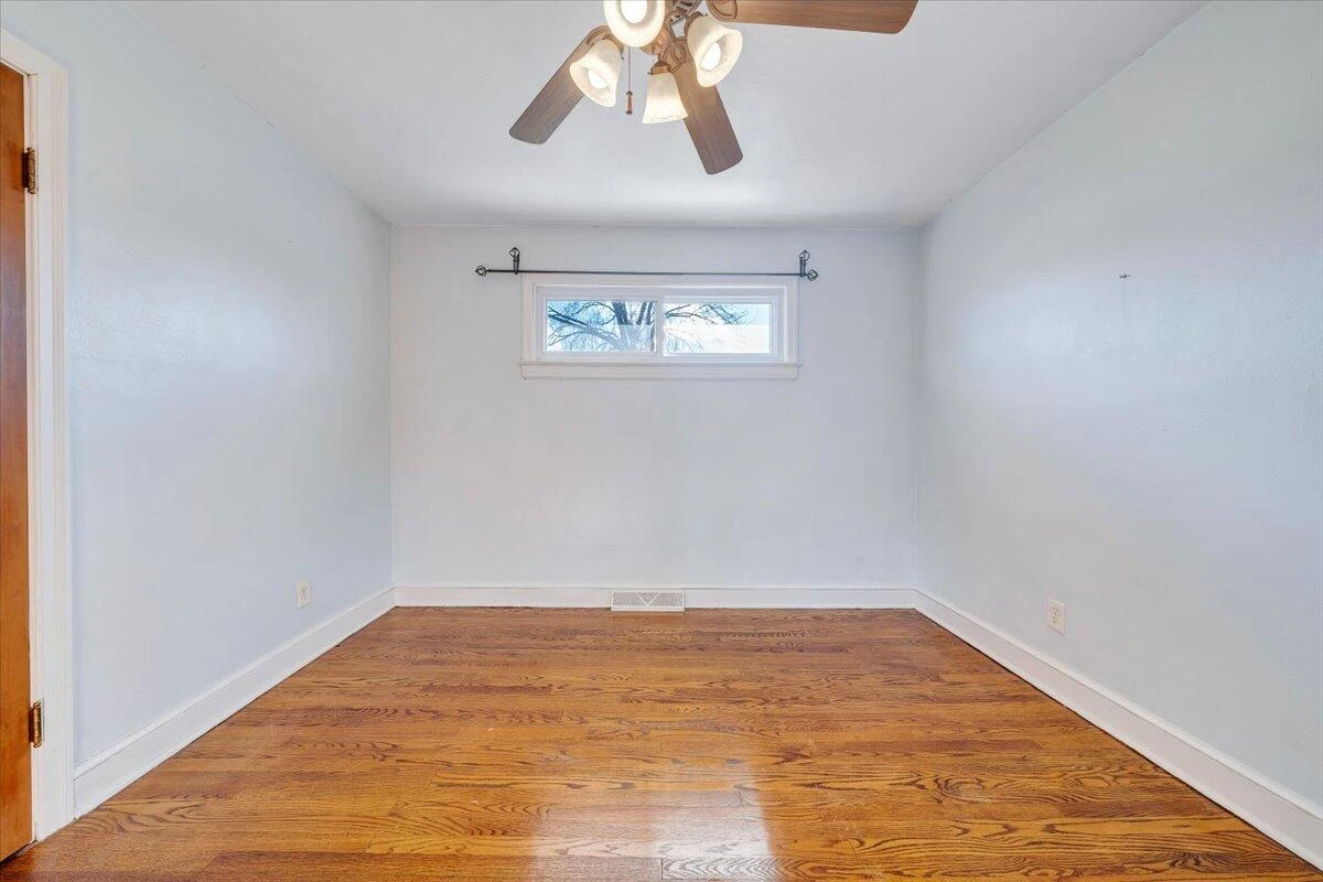 2346 Berkley AVE - Photo 10