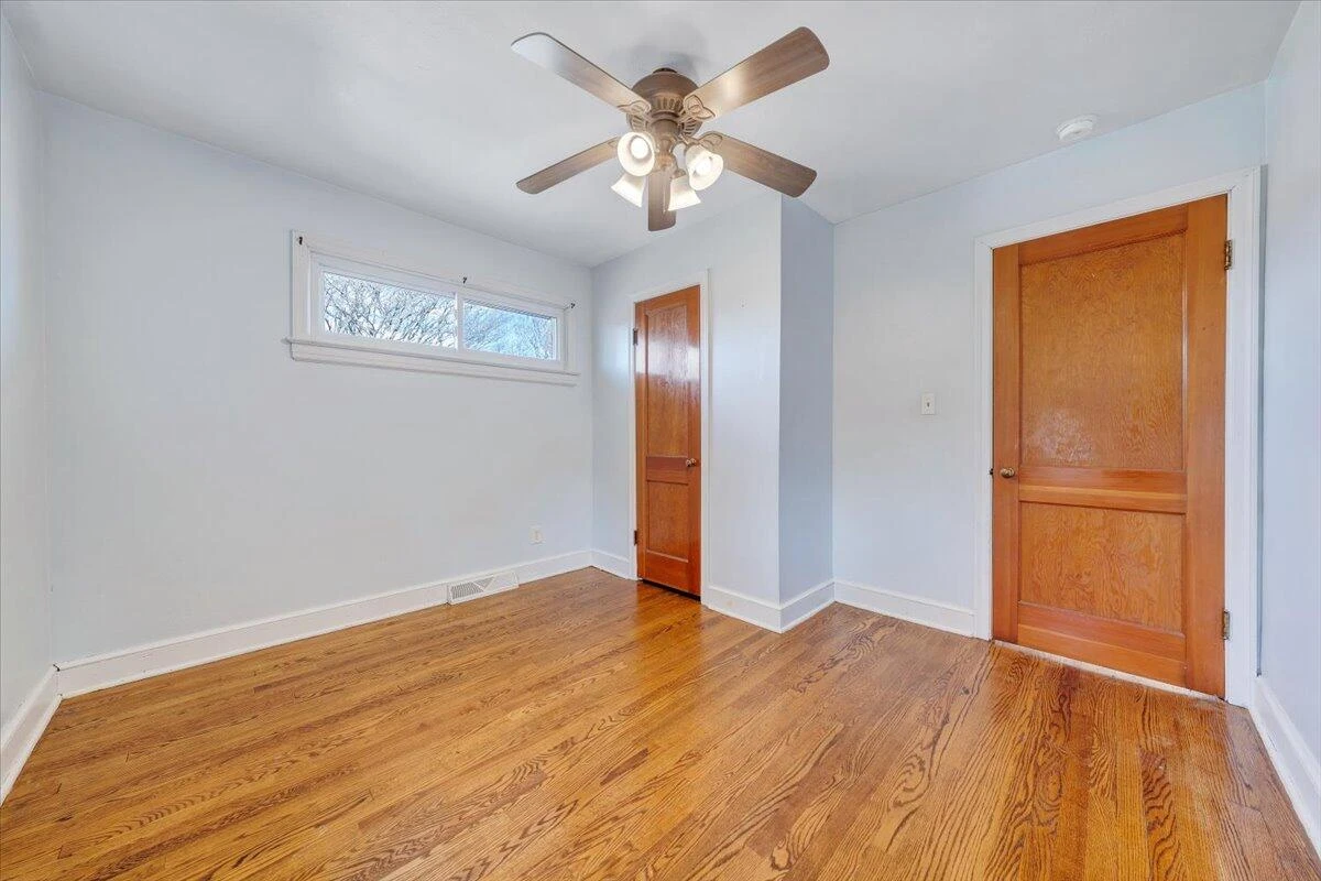 2346 Berkley AVE - Photo 12