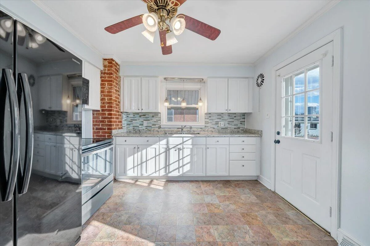 2346 Berkley AVE - Photo 14