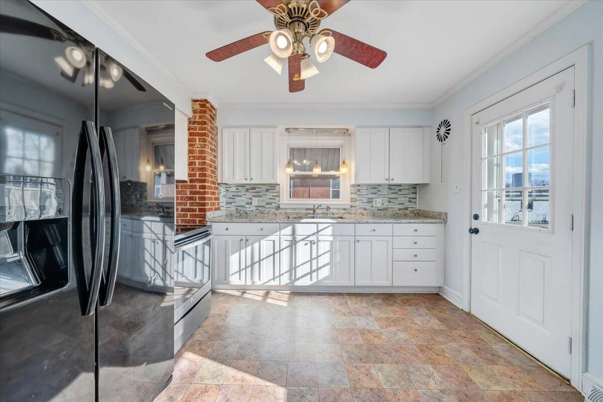 2346 Berkley AVE - Photo 15