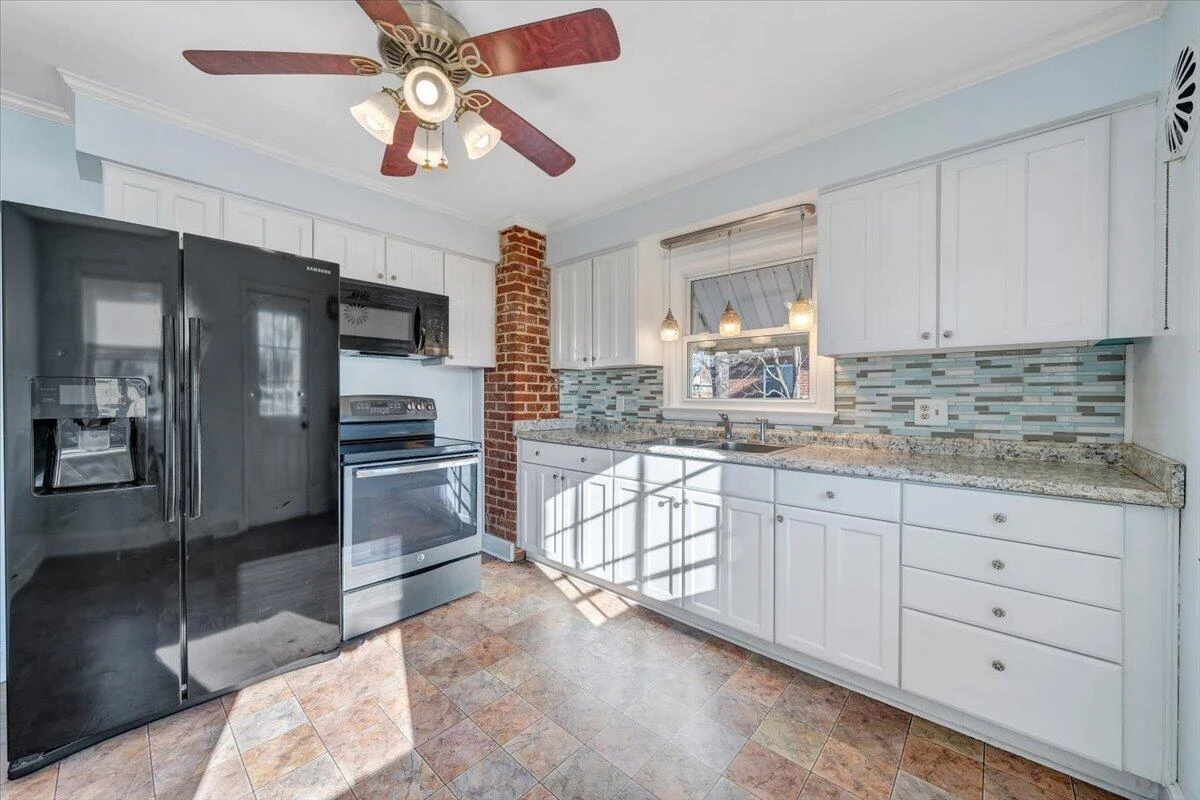 2346 Berkley AVE - Photo 17