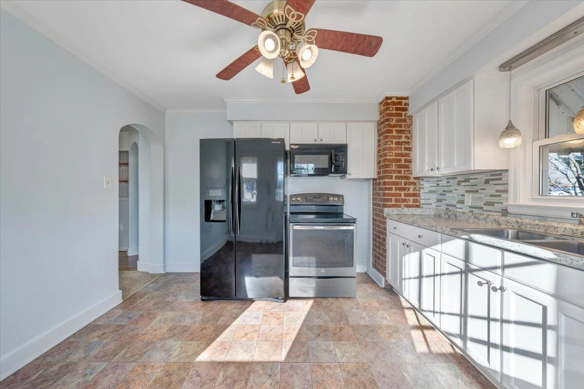 2346 Berkley AVE - Photo 18