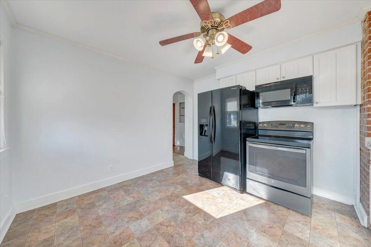 2346 Berkley AVE - Photo 19