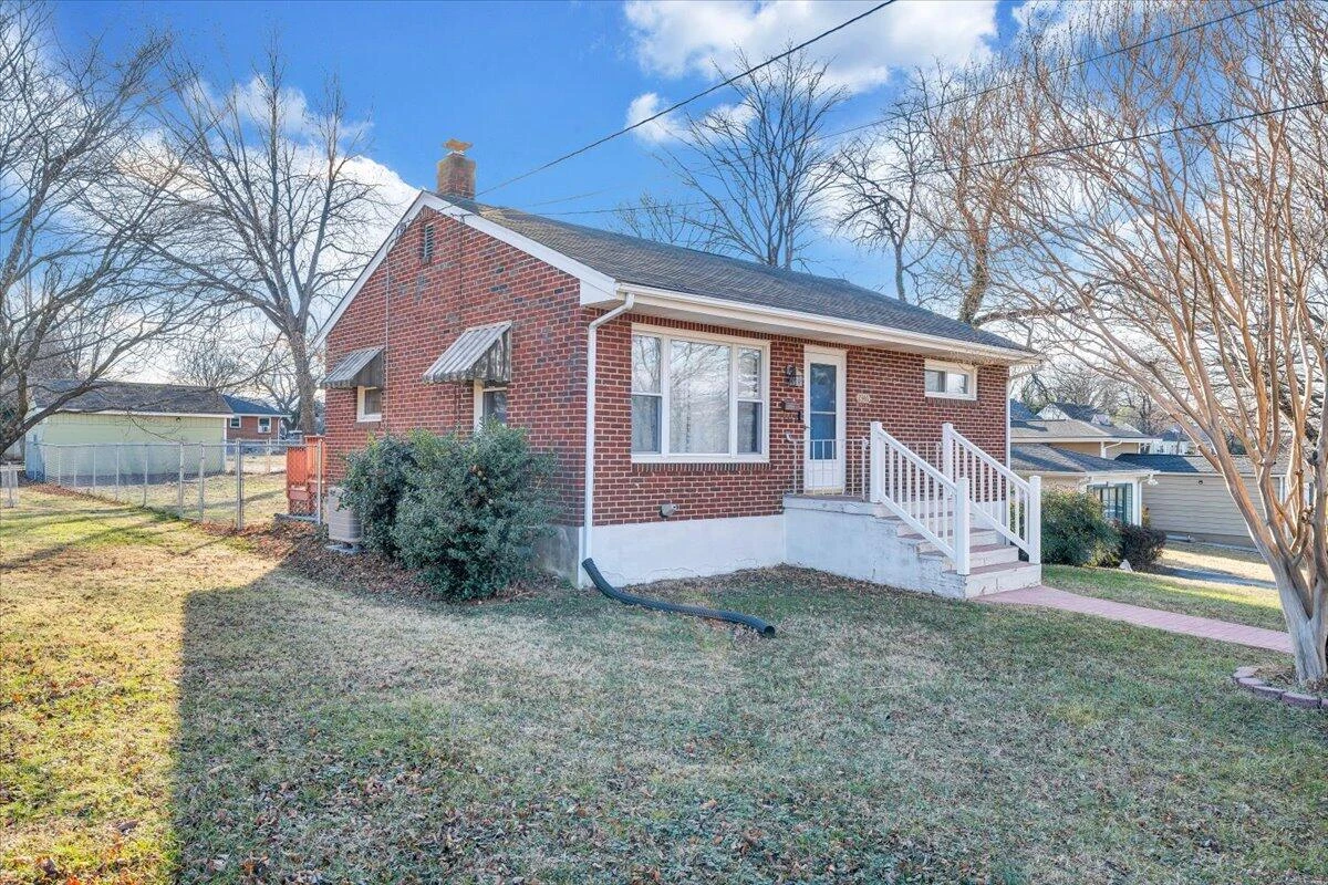 2346 Berkley AVE - Photo 2