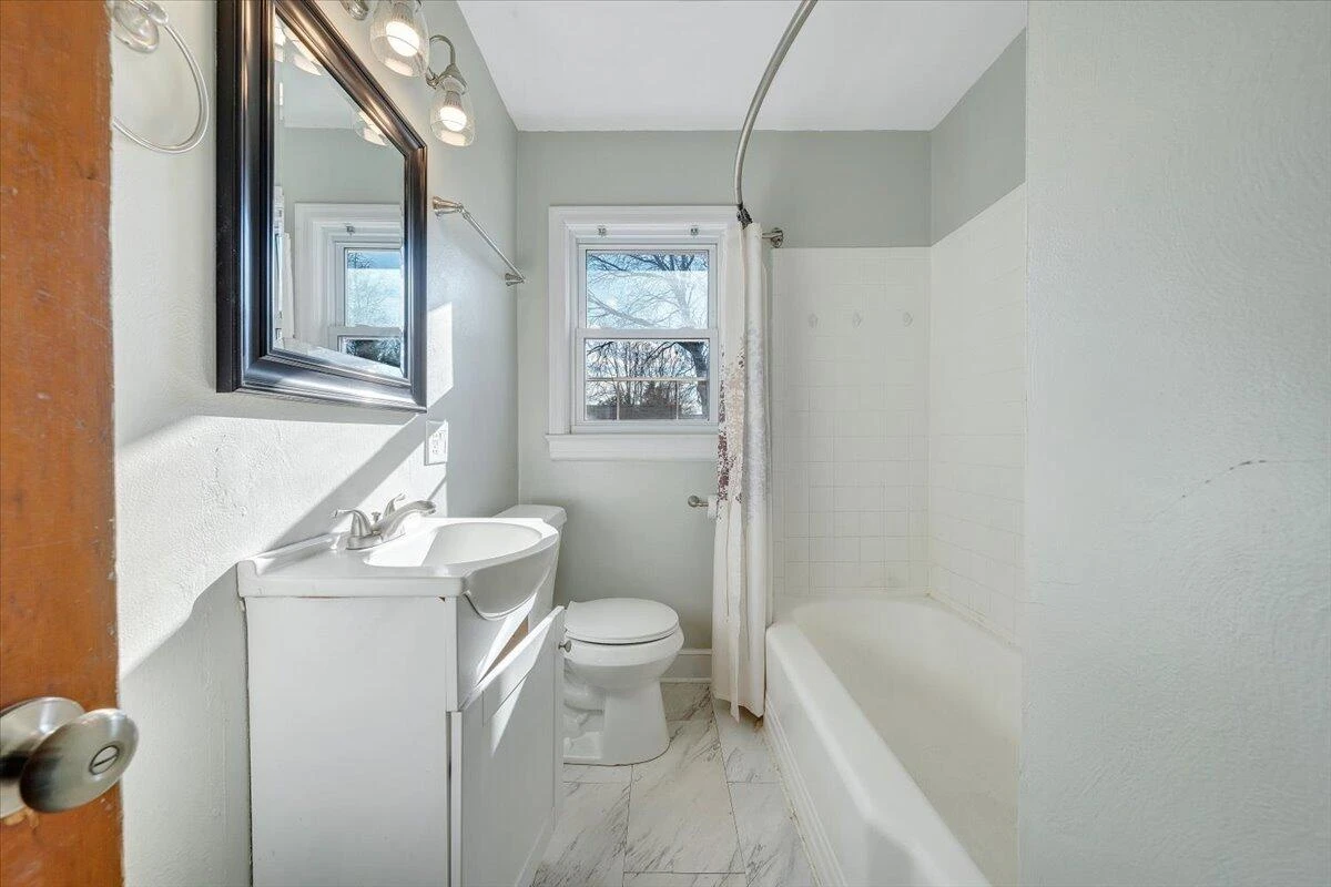 2346 Berkley AVE - Photo 21