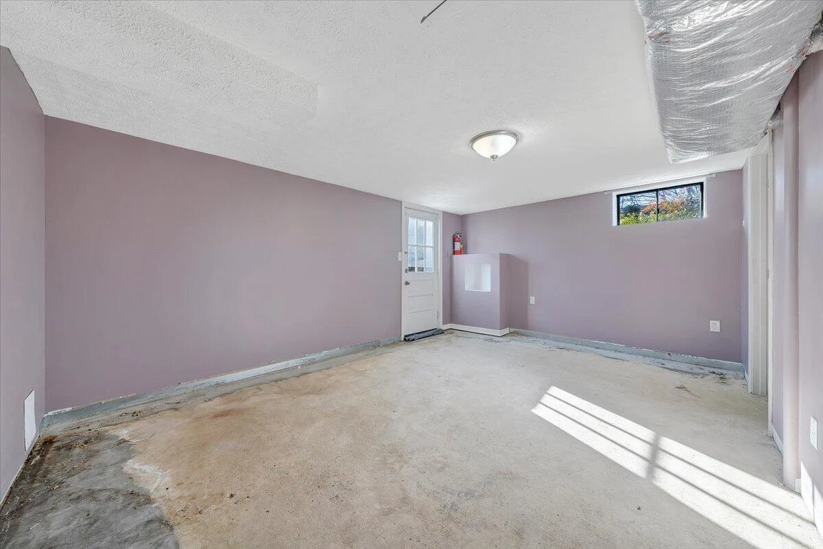 2346 Berkley AVE - Photo 22
