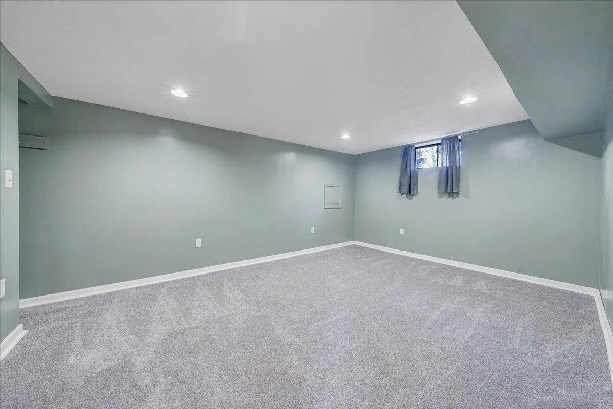 2346 Berkley AVE - Photo 26