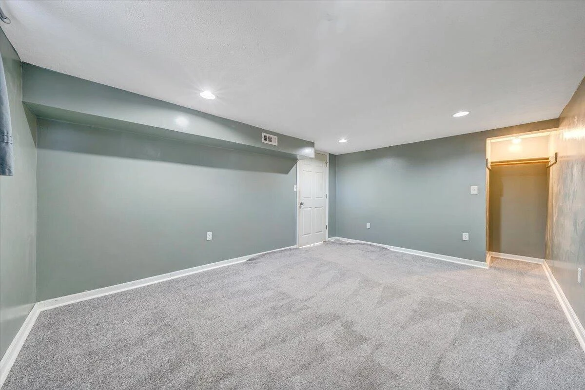 2346 Berkley AVE - Photo 28