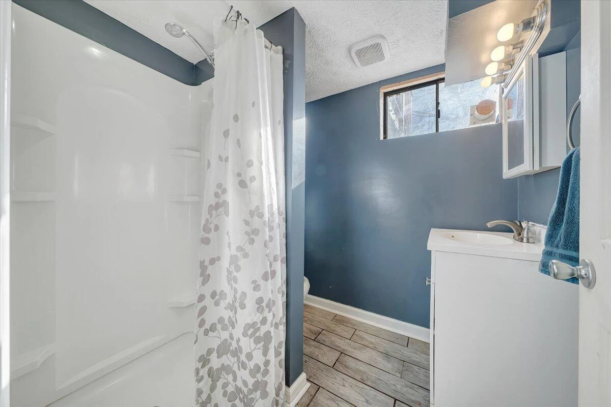 2346 Berkley AVE - Photo 29
