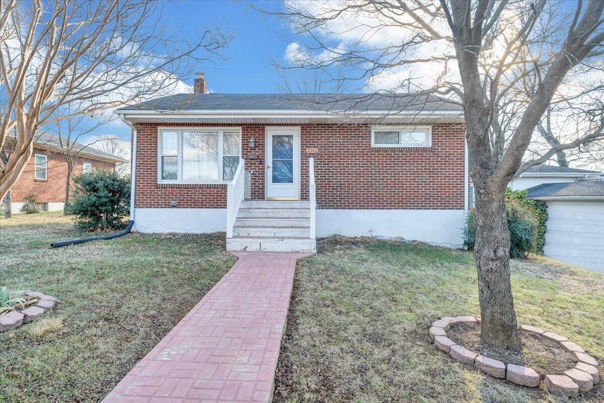 2346 Berkley AVE - Photo 3