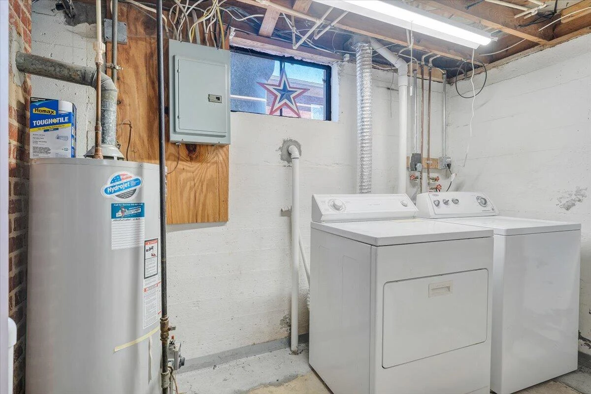 2346 Berkley AVE - Photo 32