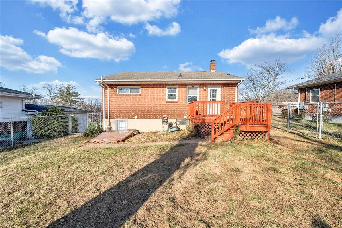2346 Berkley AVE - Photo 37