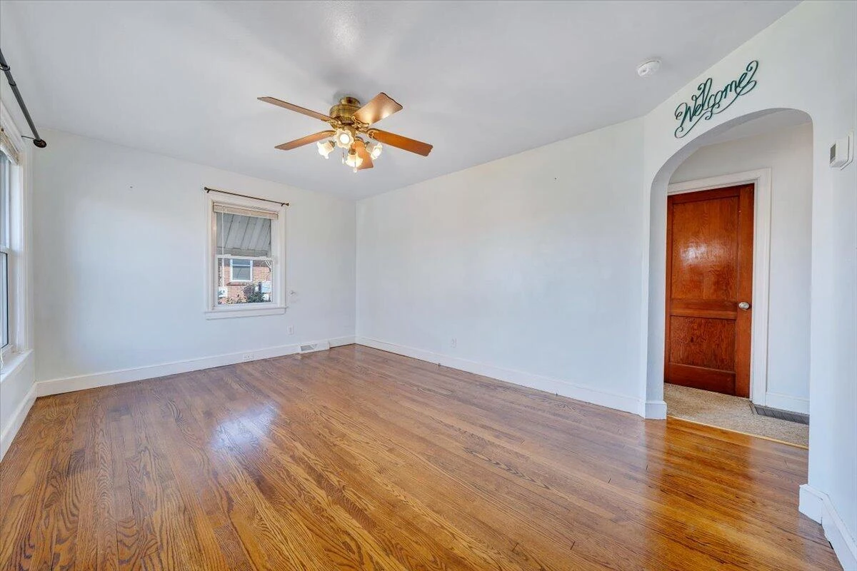 2346 Berkley AVE - Photo 4