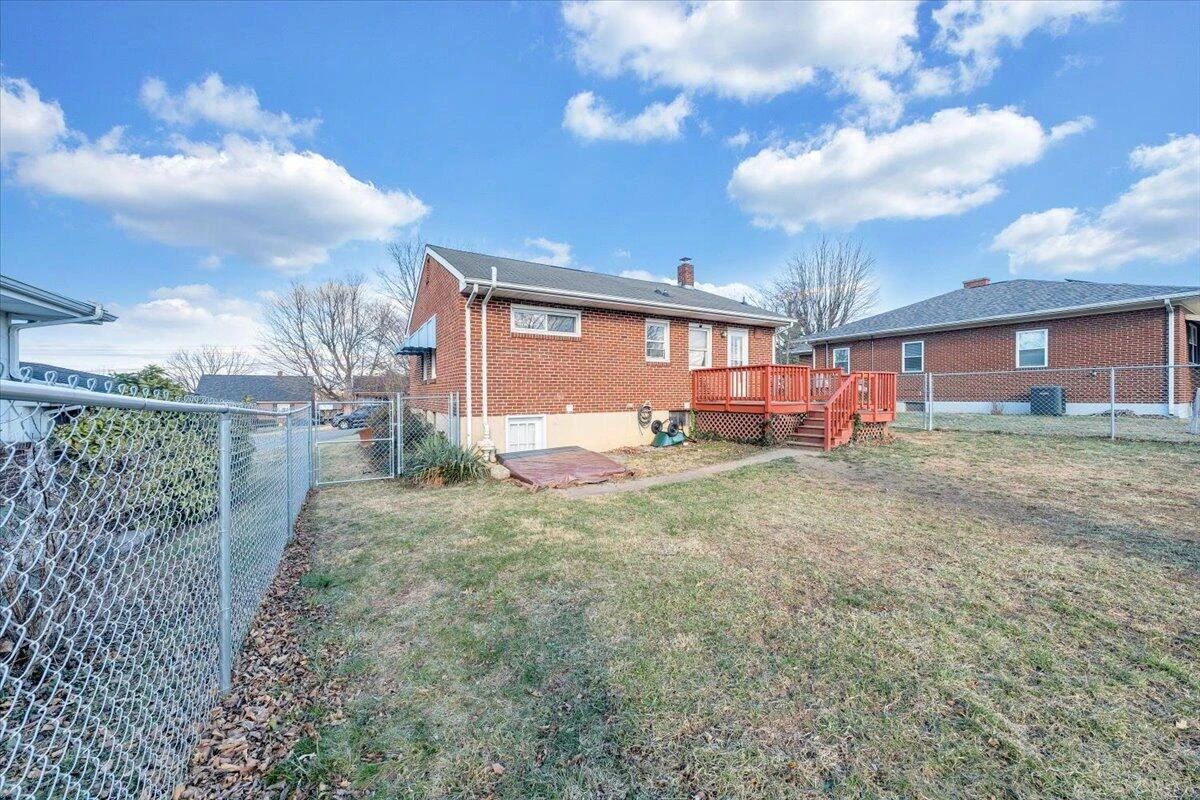 2346 Berkley AVE - Photo 40