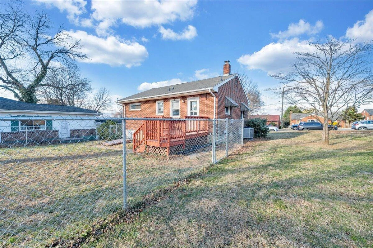 2346 Berkley AVE - Photo 42