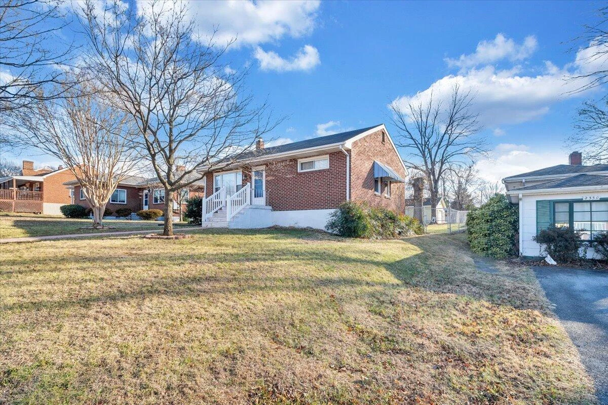 2346 Berkley AVE - Photo 47