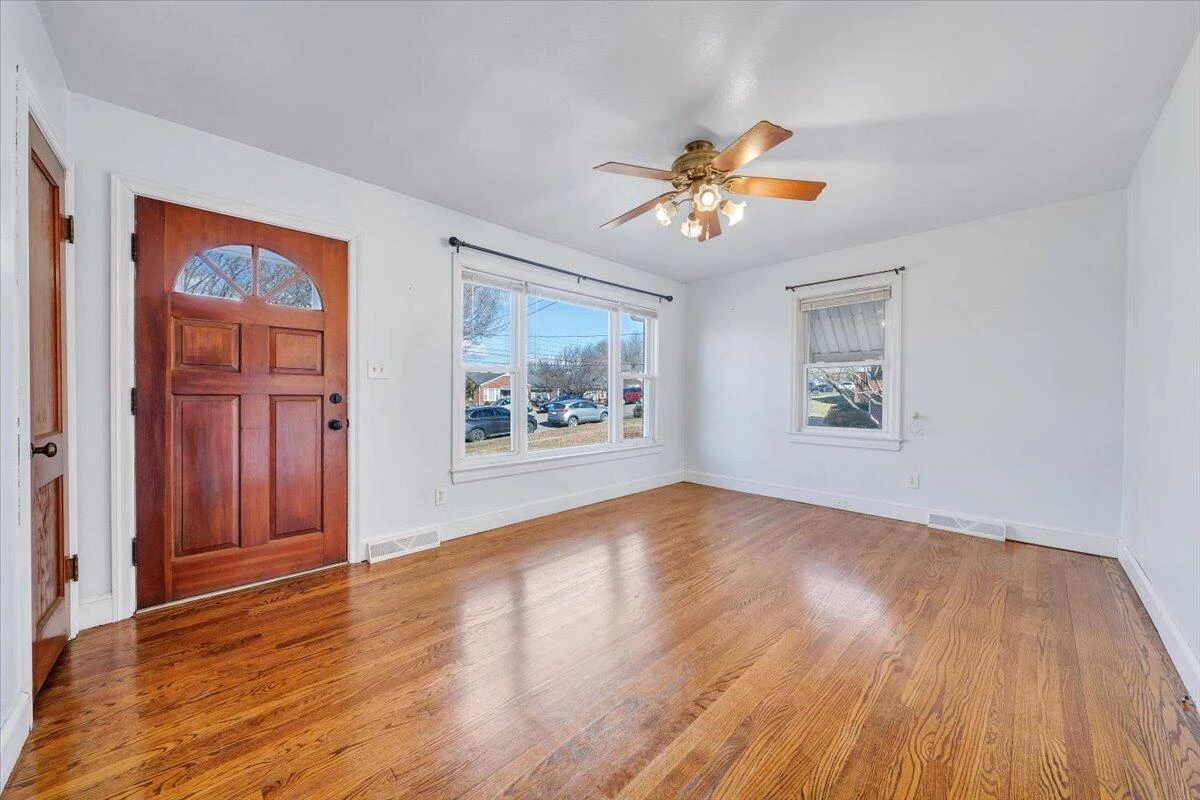 2346 Berkley AVE - Photo 5