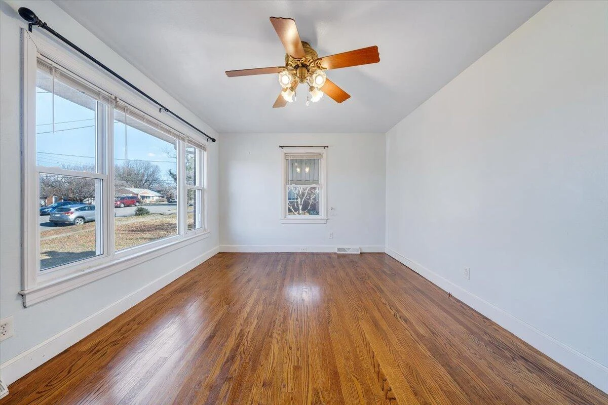 2346 Berkley AVE - Photo 6