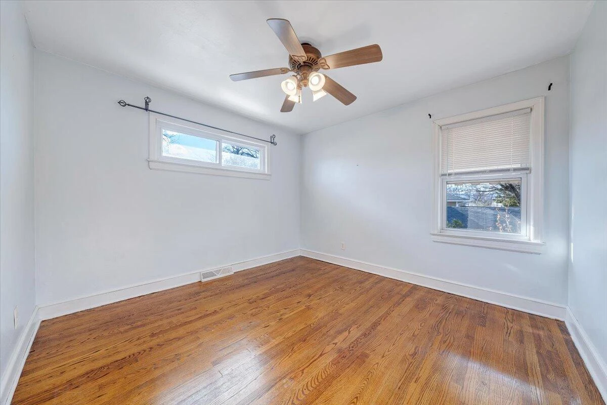 2346 Berkley AVE - Photo 8