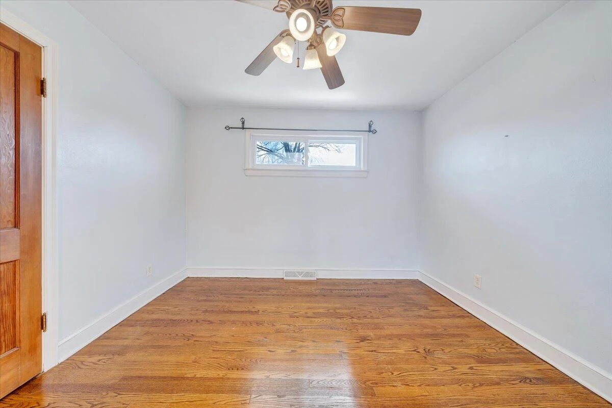 2346 Berkley AVE - Photo 9